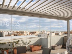 pergola con cortinas de cristal