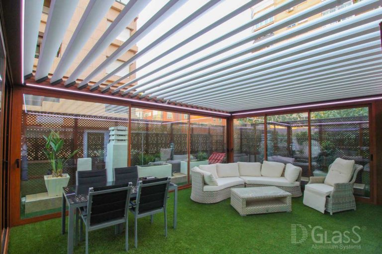 pergola con salón en gran terraza