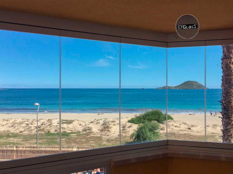 Cortina de cristal DG28 en balconera