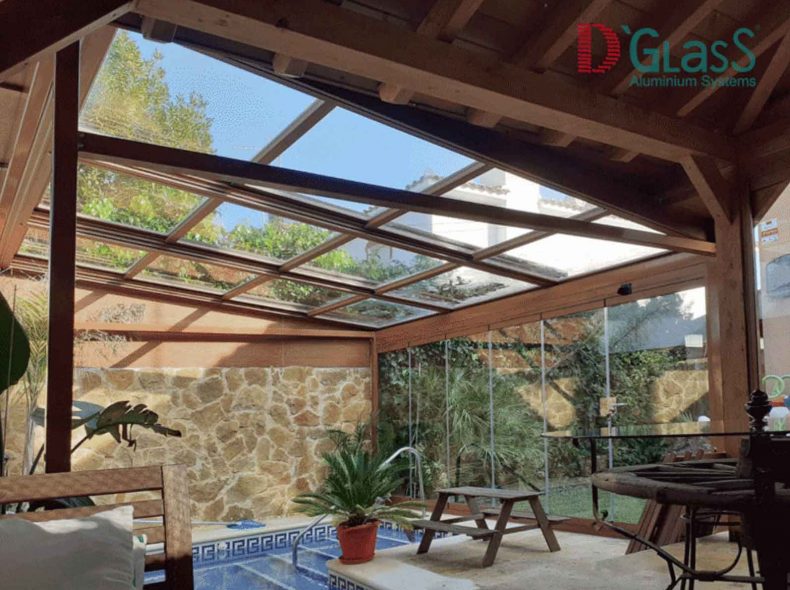 Techo movil con Cortina cristal en piscina