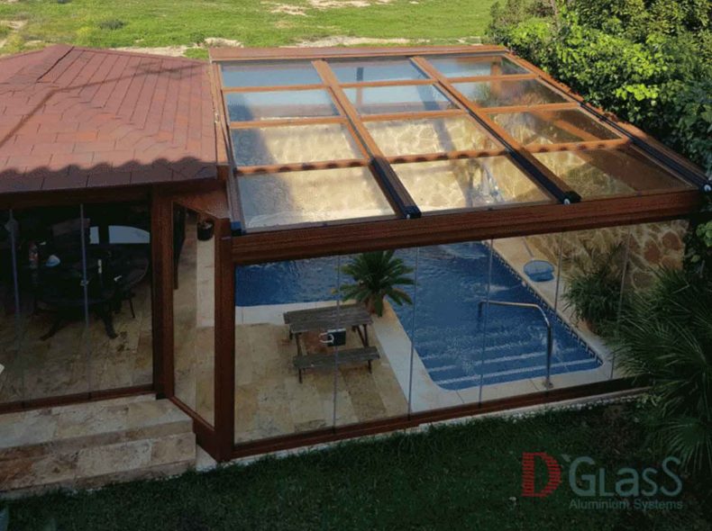 Techo movil con Cortina cristal en piscina