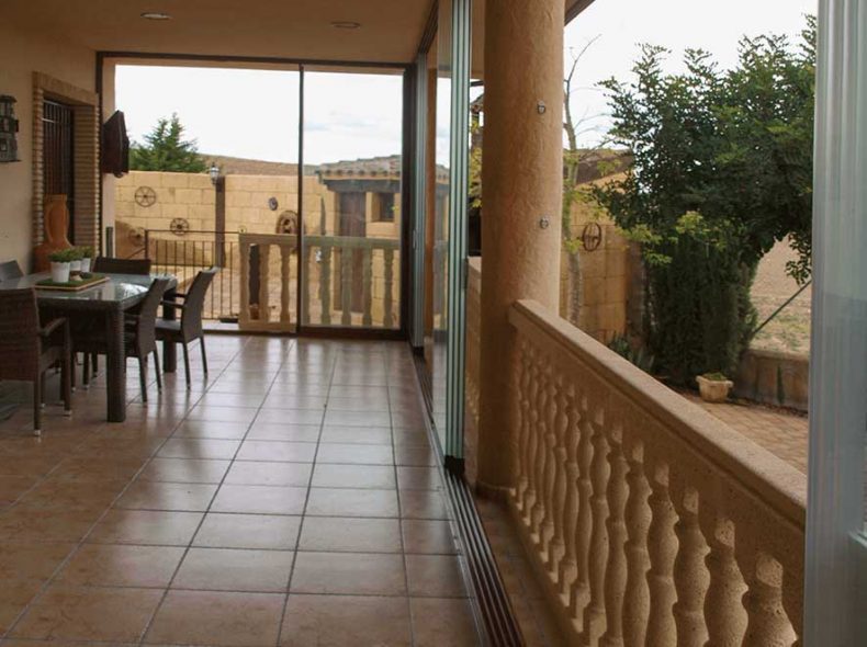 corredera de ristal en porche