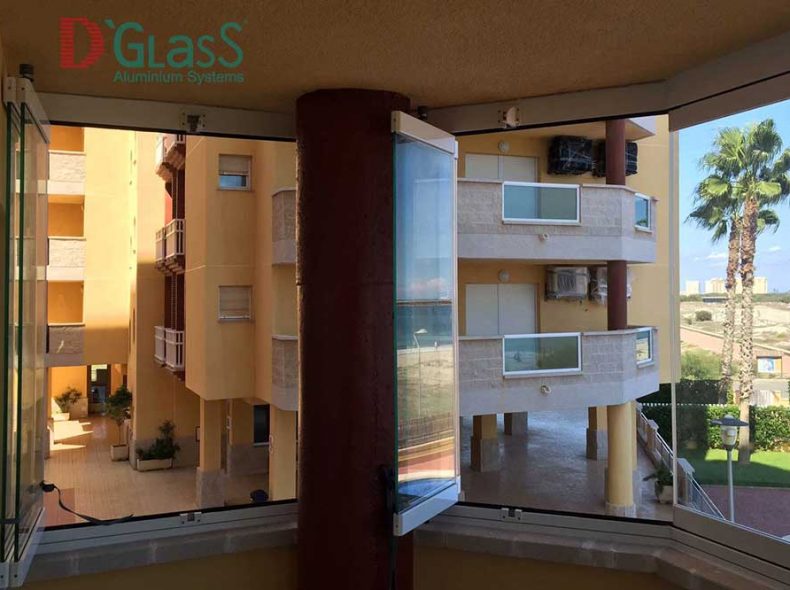 cortina de cristal en balcón