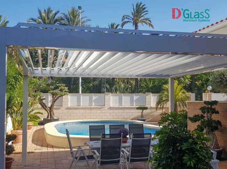 pergola bioclimatica residencial