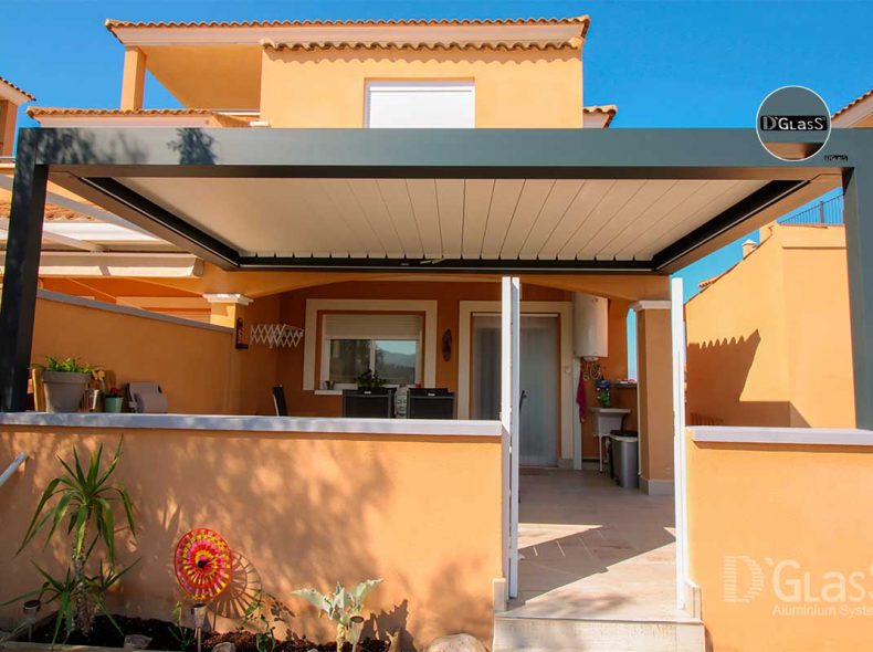 Pérgola bioclimática patio trasero